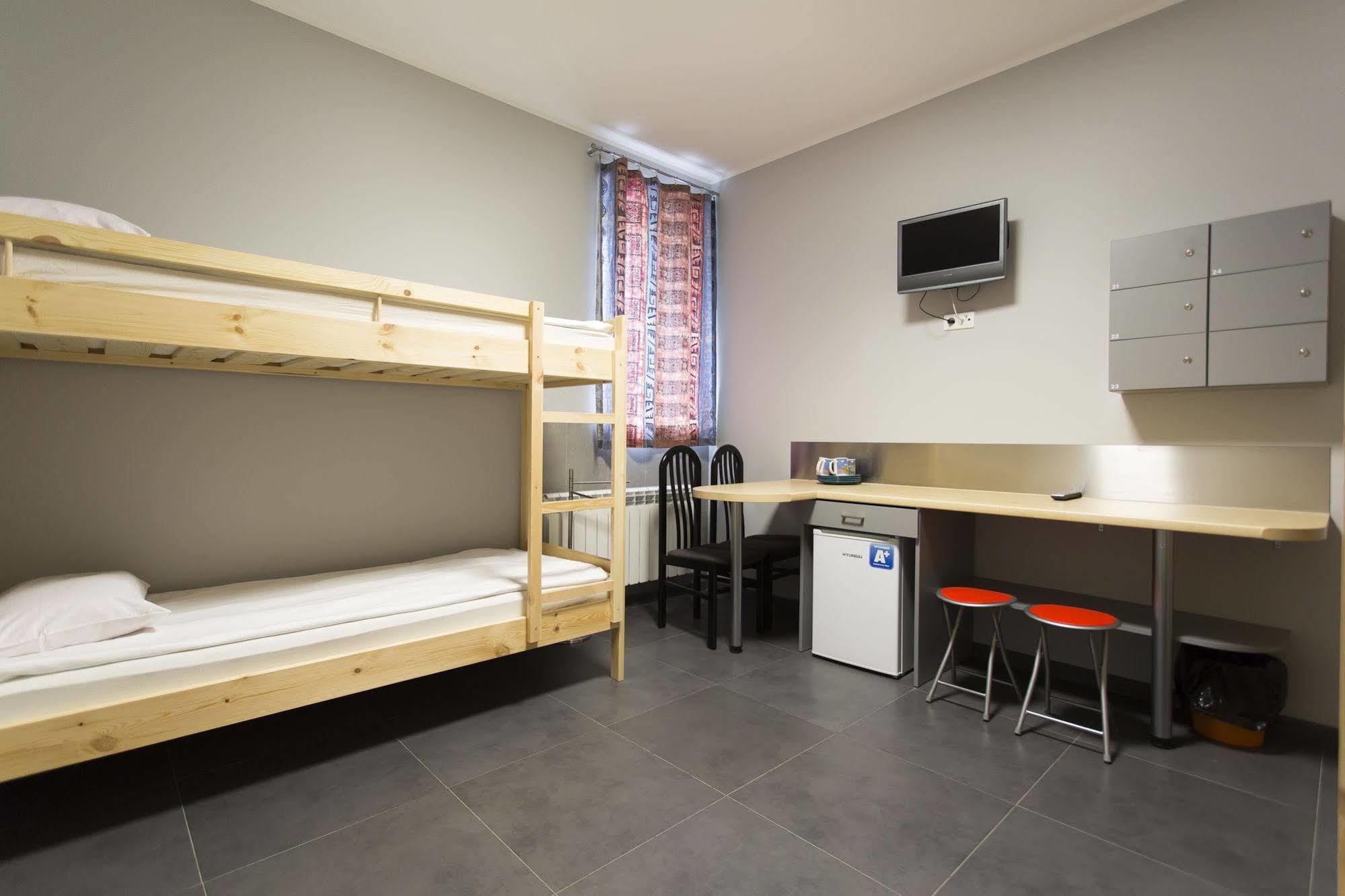Hostel Siennicka Варшава Екстер'єр фото